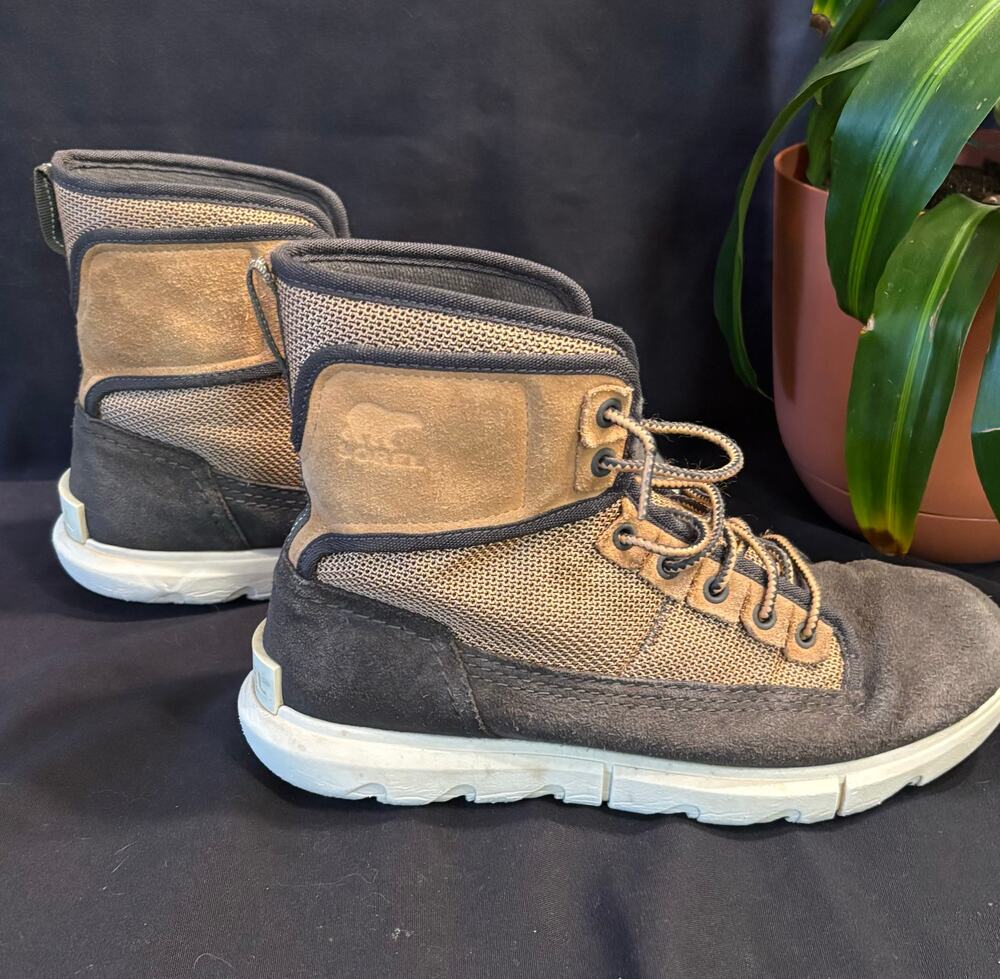 Men’s Sorel Explorer Mission Boots Suede Waterproof Wet Sand Shoes, size 9